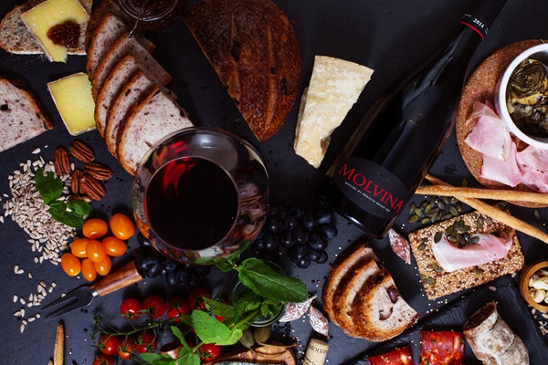 Molvina Wine  - PMI di Brescia aderente ad Amazon Made in Italy e alla vetrina Amazon Made in Italy Lombardia
