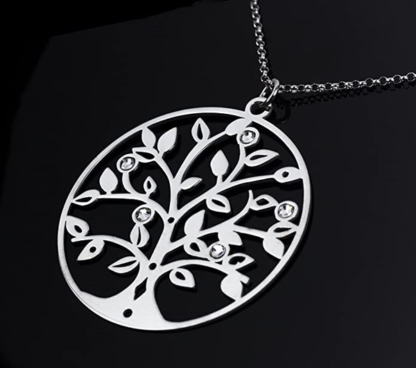 Collana con pendente albero della vita, cristalli Swarovski e argento di Aka Gioielli