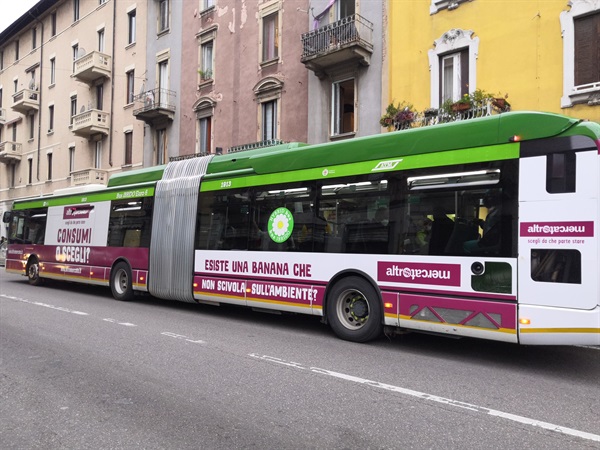 Affissione bus, campagna  consumi o scegli banana