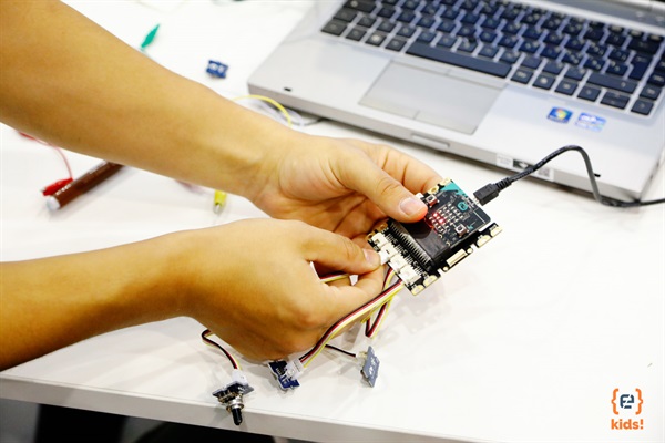 Elettronica 4 Kids - Codemotion Kids! a Maker Faire 2020: 
dall’11 al 13 dicembre tante attività digitali per tutti i bambini,
per imparare a creare videogiochi o dare forma a oggetti 3D in modo semplice e intuitivo, attraverso strumenti gratuiti e a