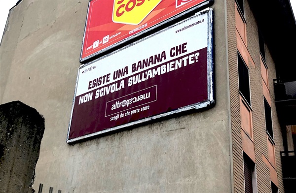Affissione campagna  consumi o scegli banana