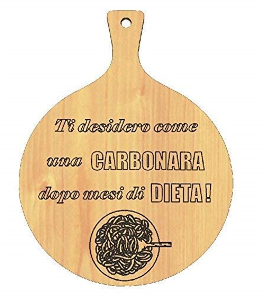 Tagliere in legno con frase incisa, di Ricomincio da Tre