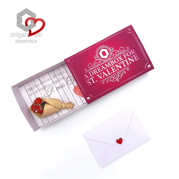 Scatola di fiammiferi contente mazzo di roselline e Swarovski, di Origami Lab