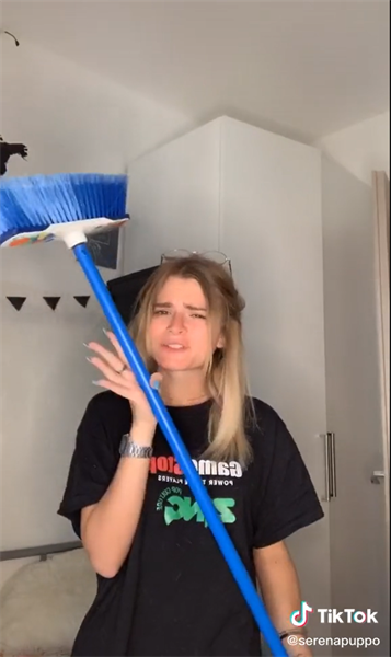 Immagine del video della campagna #DifferenziaConCorepla con la tiktoker Serena Puppo