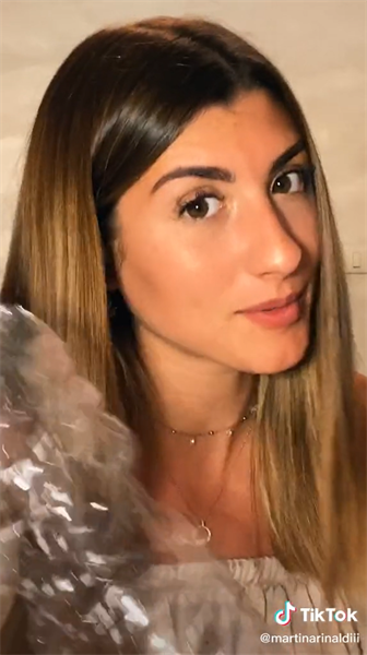 Immagine del video della campagna #DifferenziaConCorepla con la tiktoker  Martina Rinaldi