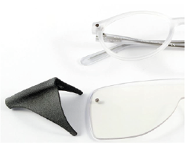 Gli occhiali della linea di SNOB Milano realizzati insieme a ZEISS con montature antibatteriche con primo impiego di un paraocchi protettivo stampato da Elmec 3D