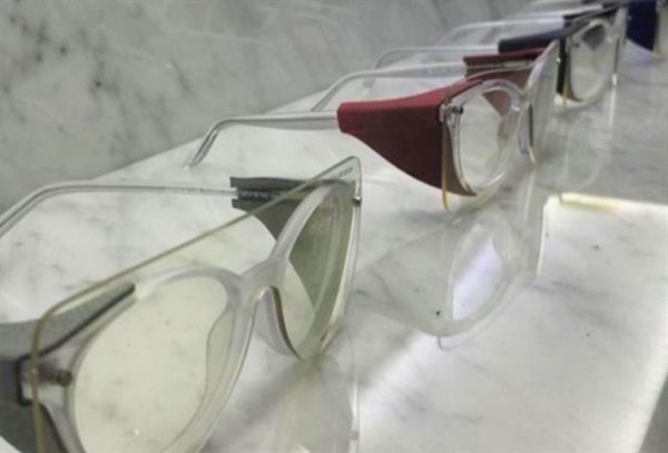 Gli occhiali della linea di SNOB Milano realizzati insieme a ZEISS con montature antibatteriche con primo impiego di un paraocchi protettivo stampato da Elmec 3D