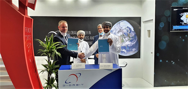 uca Rossettini, D-Orbit CEO, and Ammar Al Rawahi, Director of Astro and Space Technologies at ETCO, sign the agreement in the presence of Giorgio Saccoccia, President of the Italian Space Agency, and Dr. Saoud Al
Shoaili, Head of the National Space P