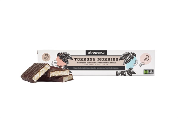 Torrone morbido ricoperto di cioccolato fondente extra con anacardi dall'India