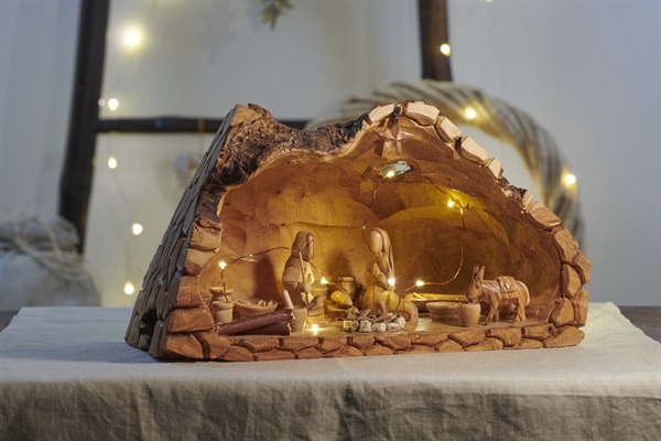  Presepe Ceppo di Ulivo legno di ulivo
 17x26x12 cm variabili
