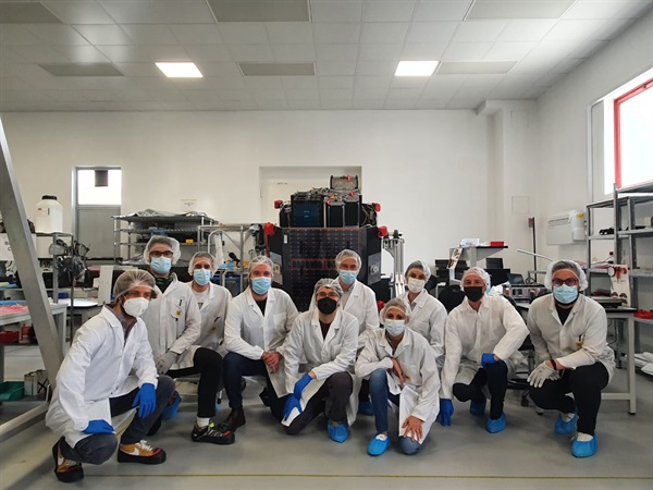 I team di  Stellar Project e D-Orbit nella clean room di Fino Mornasco al termine dell'integrazione di LaserCube a bordo di ION Satellite Carrier.jpg
