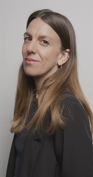 Chiara Alessi, posato