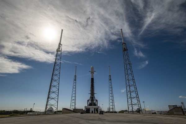 Falcon 9 pronto al lancio 