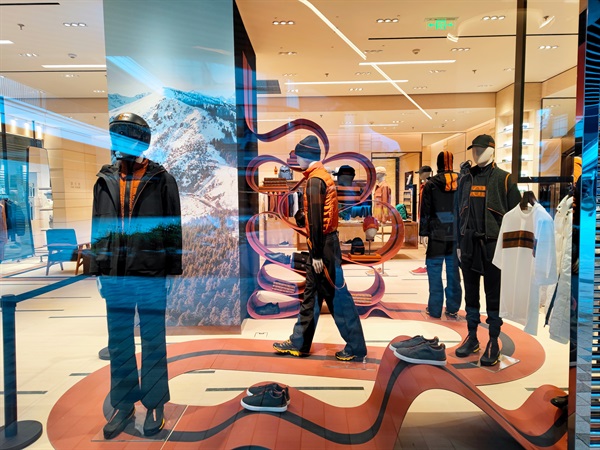 Zegna Shanghai Qiantan Taikoo Li Concept Store - 