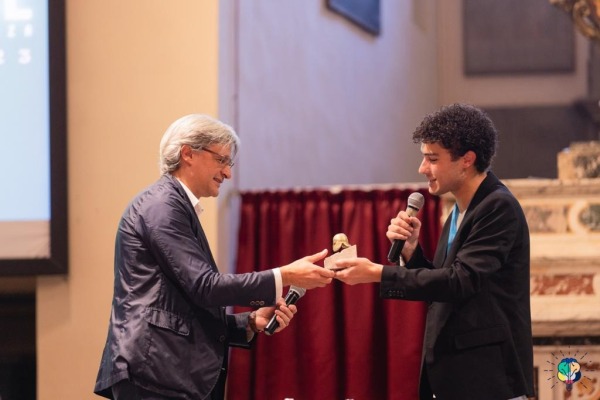 Consegna del premio Giovane Dardano al Vicesindaco di Cortona Francesco Attesti
