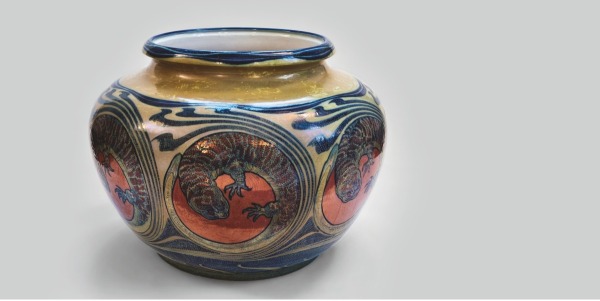 Grande vaso con salamandre, 1900-1902, L'Arte della ceramica, maiolica a lustri, h 32, diametro 44 cm, collezione privata