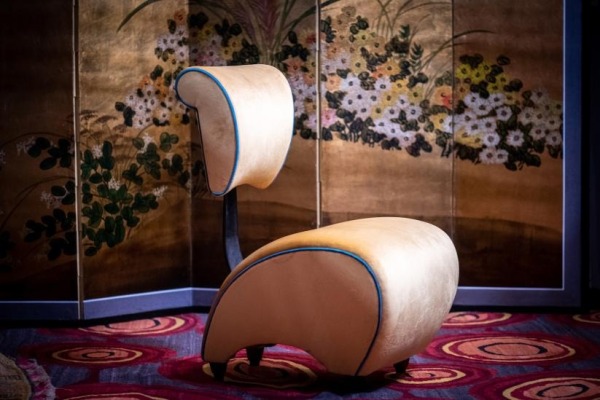 Poltroncina disegnata da Jordan Mozer per il Club Cypress di San Francisco_Photo Credit Danilo Marchesi.jpg