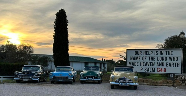 Foto 12 - Da sinistra Buick 1947 (Fondazione N. Bulgari) Cadillac 1954 (Fondazione N. Bulgari) Cadillac 1957 Cadillac 1948 Set Fallaci. Courtesy Francesco Foti