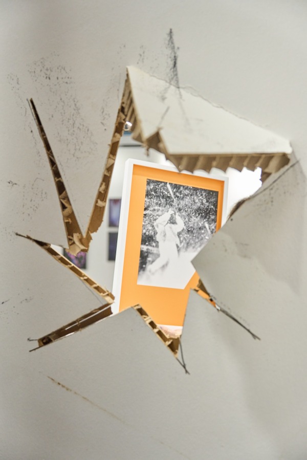 La performance artistica a MIA Photo Fair 2024