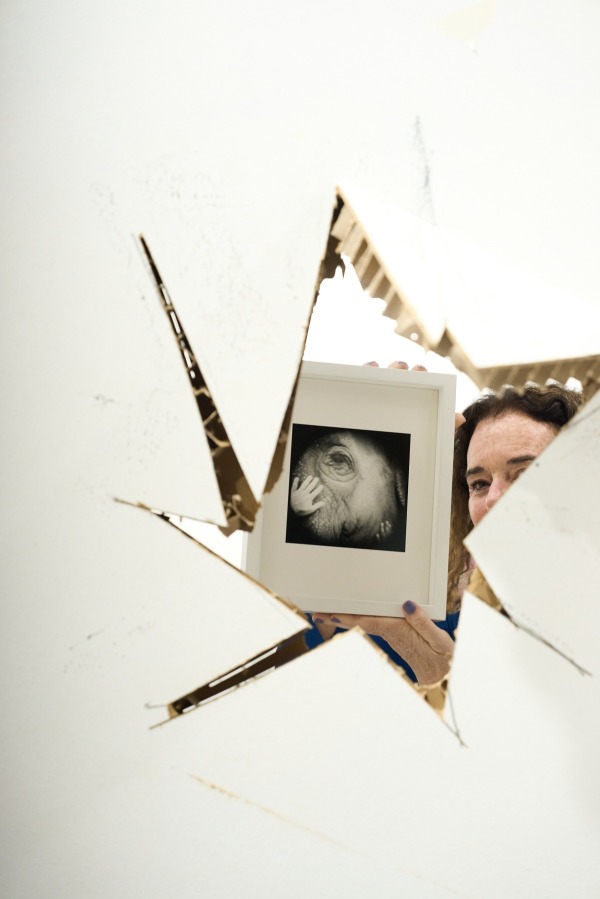 La performance artistica a MIA Photo Fair 2024