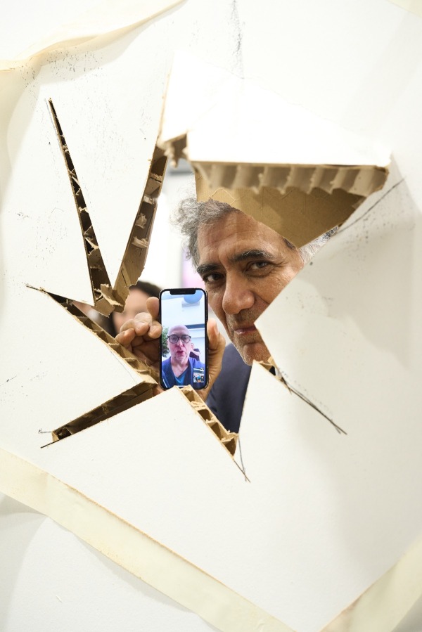 La performance artistica a MIA Photo Fair 2024