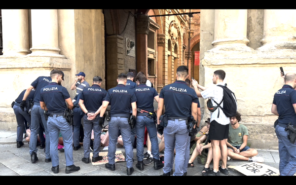 Sgombero da parte della questura