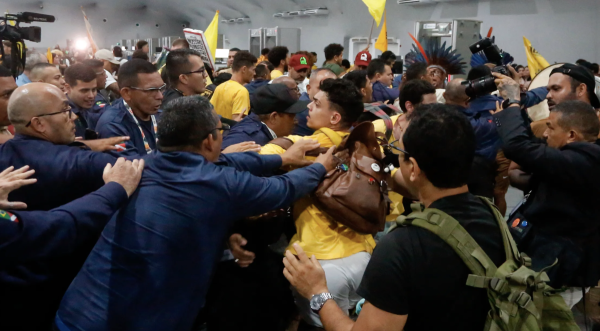 Le proteste alla COP30 di Belém, in Brasile, riportano al centro le rivendicazioni dei popoli indigeni OLGA LEIRIA/Getty Images
