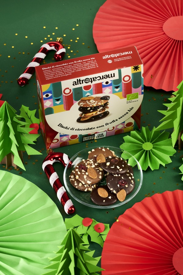 CIOCCOLATINI CON FRUTTA SECCA, MANDORLE, GRANELLA DI NOCCIOLA E MIRTILLI DISIDRATATI 