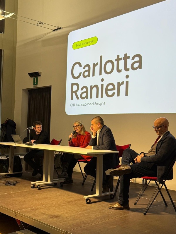 Momento dell'evento presso la Mediateca di San Lazzaro di Savena (BO)
Interviene Carlotta Ranieri -  Referente Politiche Ambiente Energia e Ricerca · CNA Associazione di Bologna