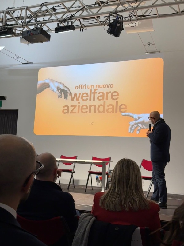 Momento dell'evento presso la Mediateca di San Lazzaro di Savena (BO)
Sul palco Paolo Benfenati 