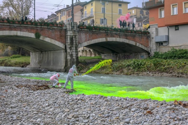 Extinction Rebellion: fiumi verdi a Parma  | Crediti giornalistici Riccardo Cavallotti