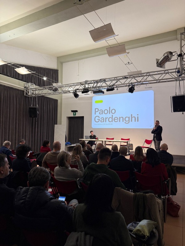 Momento dell'evento presso la Mediateca di San Lazzaro di Savena (BO)
Sul palco Paolo Gardenghi 