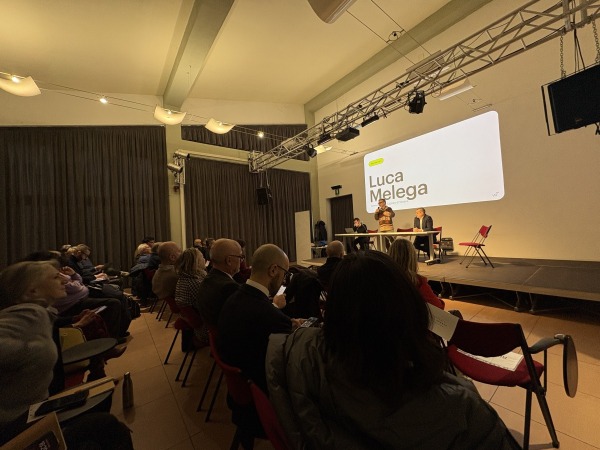 Momento dell'evento presso la Mediateca di San Lazzaro di Savena (BO).