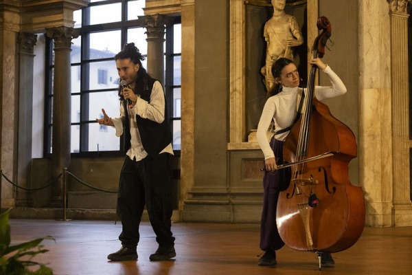 Lotta e Logos performano a Palazzo Vecchio