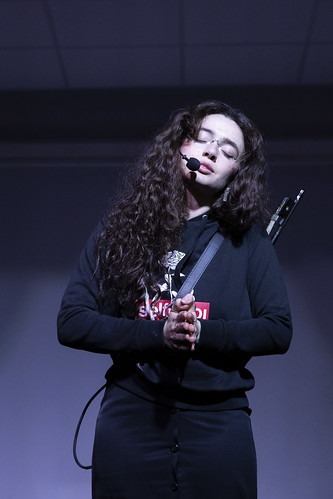Lotta performa a The Village of Civic Action con Power