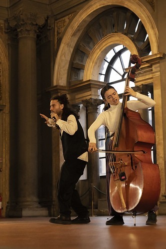 Lotta e Logos performano a Palazzo Vecchio