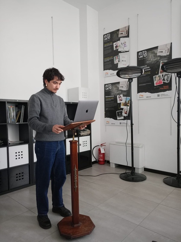 Lorenzo Carnielo - prove del suo intervento sulla lettura e la poesia come gesti rivoluzionari 