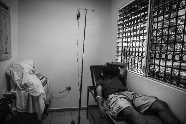 Andrés (28) is the first college graduate in his family. Months after obtaining his degree as an engineer, he was arrested by state agents without explanation. During his eight-and-a-half months in prison, he witnessed hundreds of cases of severe malnutrition. On the day of his release, he was arrested at the gates of the prison, again without explanation. Usulután, El Salvador, 15 May 2023