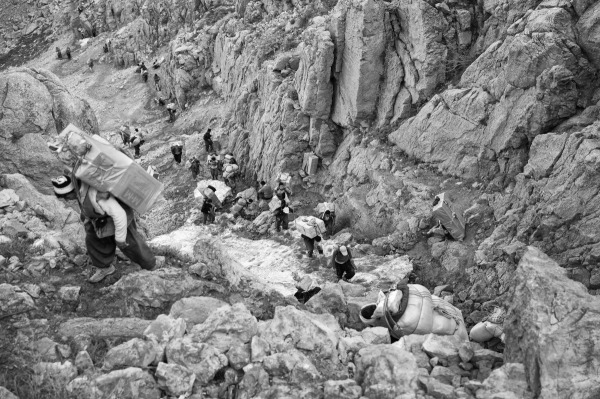 Kolbars make the perilous climb on a border crossing route known as the “Passage of Death” because of the number of lives it claims. Kurdistan, Iran, 1 June 2019