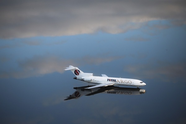 Anselmo Cunha - Aircraft on Flooded Tarmac