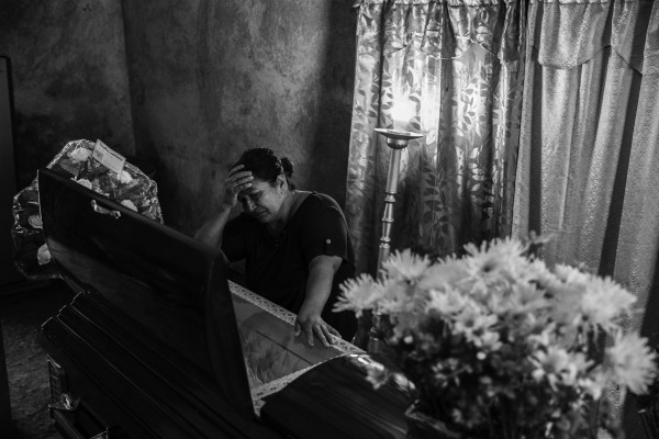 Maria Elena Lozano mourns at her son’s coffin. Maria Elena’s son, Marvin Diaz Lozano, became sick in jail, was released after photographs of his mistreatment went viral on social media, and later died due to lack of proper medical treatment while imprisoned. Usulután, El Salvador, 29 July 2024