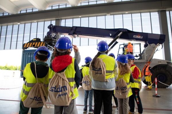 Immagini di una precedente visita delle scuole 