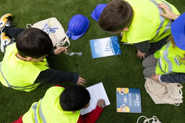 Immagini di una precedente visita delle scuole 