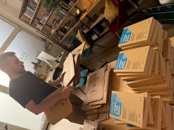 Ècate Caffè Libreria - 29 maggio 2025 - Presentazione Lettera a Jeff Bezos, di Marisandra Lizzi