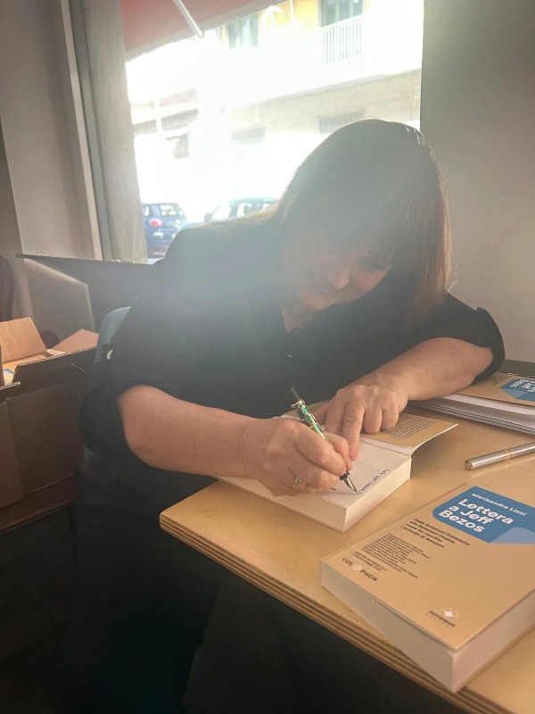 Ècate Caffè Libreria - 29 maggio 2025 - Presentazione Lettera a Jeff Bezos, di Marisandra Lizzi