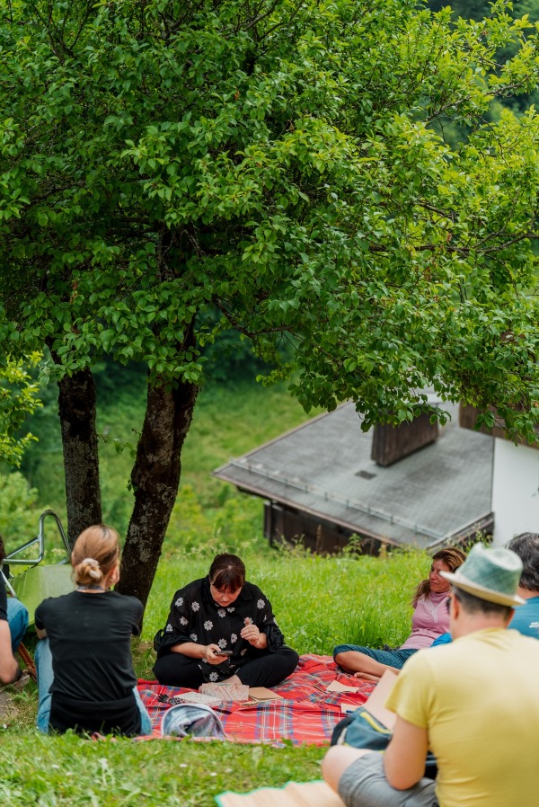 “meditazione del seme” guidata da Marisandra al Digital Detox Festival | Credit Mario Mele	