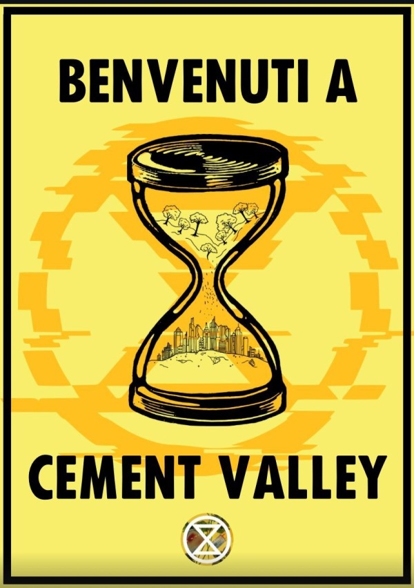 Cartello di XR Parma al Festival Verdi | Benvenuti a Cement Valley ! | Parma 20 settembre 2025