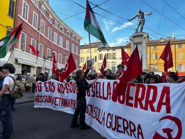 Diverse manifestazioni a Parma contro EOS, la fiera delle armi