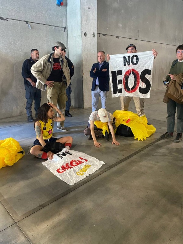 Extinction Rebellion: CATTURATI TRE PIKACHU  DALLE FORZE DELL'ORDINE ALLA FIERA DELLE ARMI A PARMA