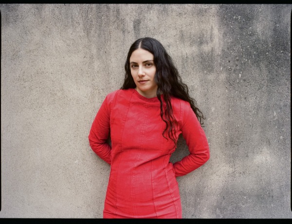 Marta Del Grandi, cantautrice milanese di formazione jazzistica.
